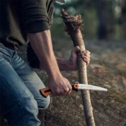 Scie Fiskars Xtract SW73 -Promos Camping Boutique scie pliable fiskars xtract sw73